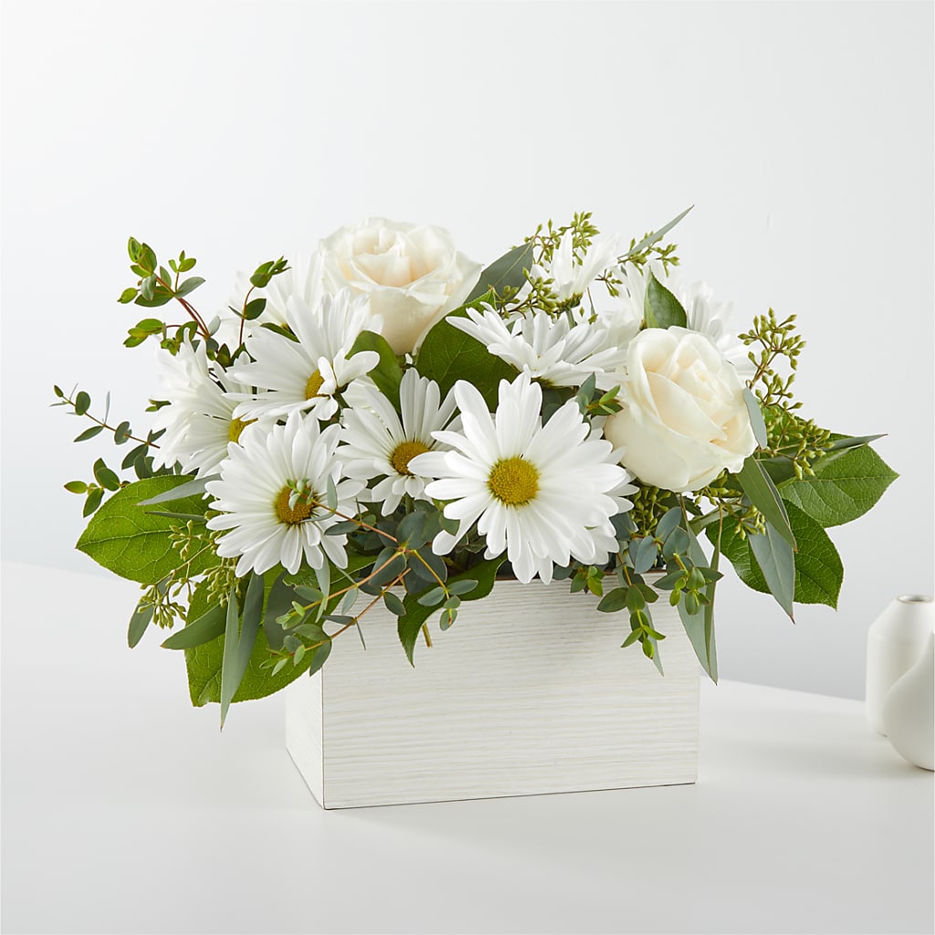 Fresh Linen Box Bouquet – QUASTHOFF'S FLOWERS, River Grove IL