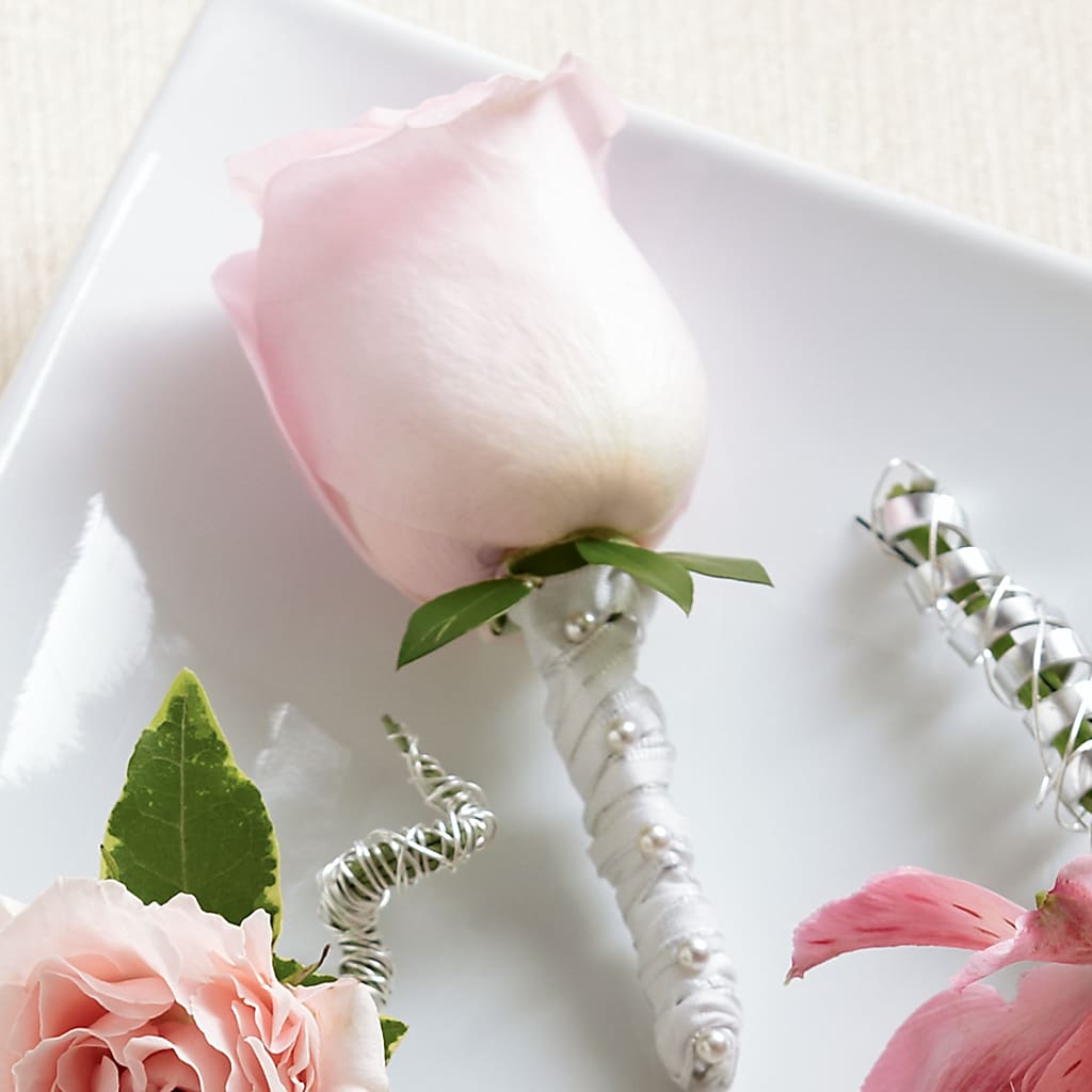 Pink Rose Boutonniere – QUASTHOFF'S FLOWERS, River Grove IL