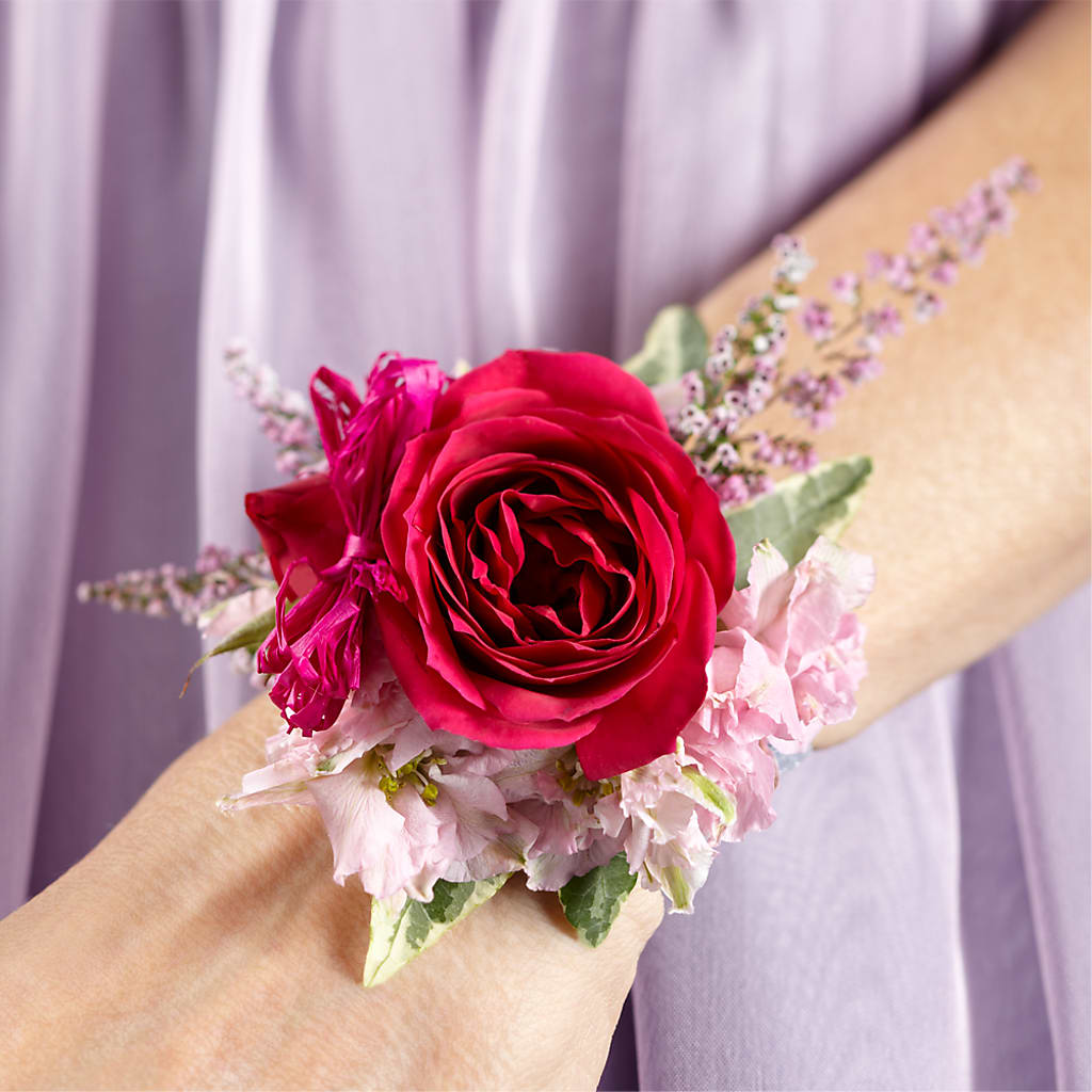 Rose Charm Corsage – QUASTHOFF'S FLOWERS, River Grove IL