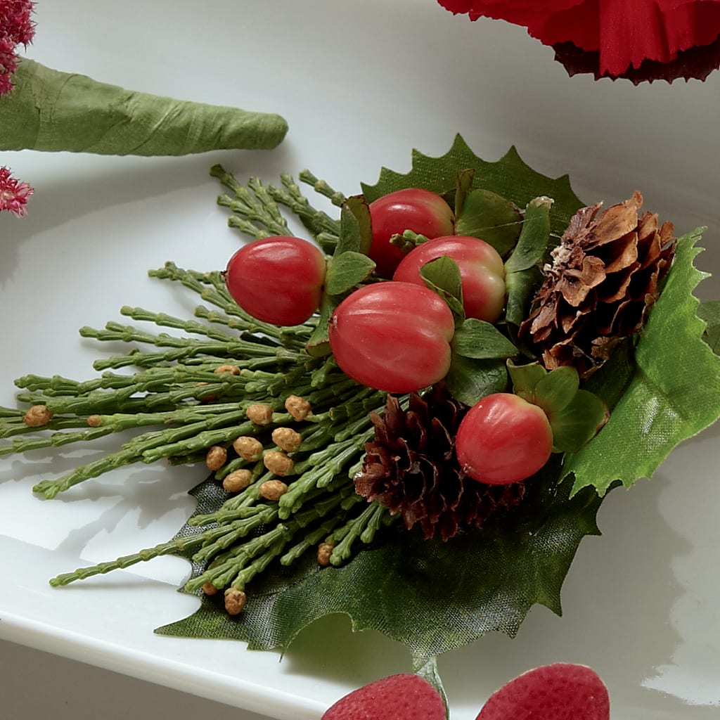 Red Berry Boutonniere – QUASTHOFF'S FLOWERS, River Grove IL