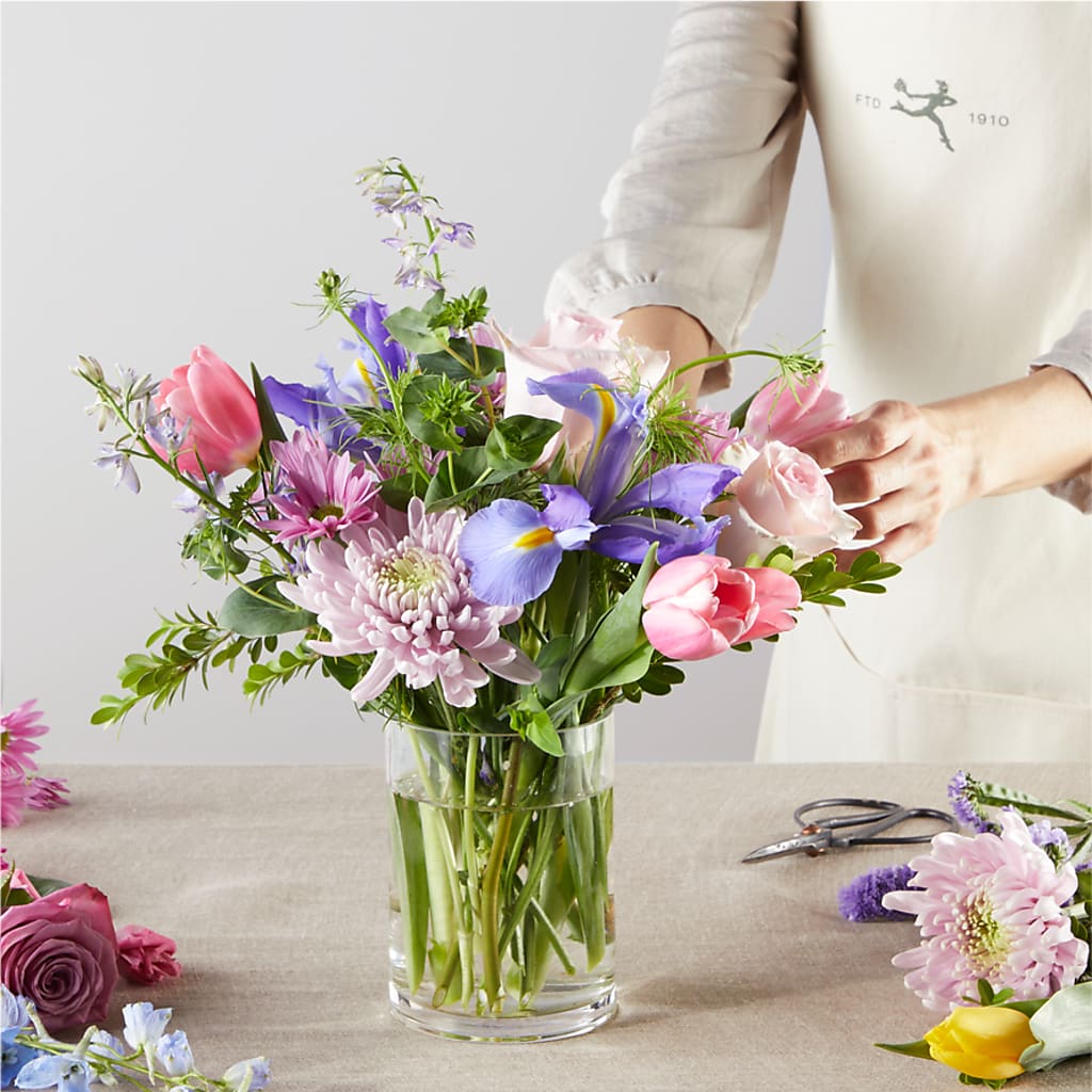 Pastel Tradition - A Florist Original – QUASTHOFF'S FLOWERS, River Grove IL