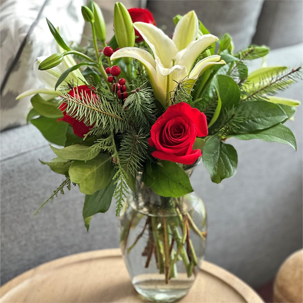 Sparkling Snowflakes Bouquet – QUASTHOFF'S FLOWERS, River Grove IL