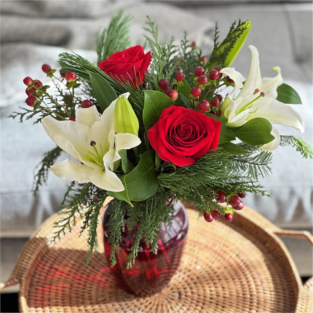 Evergreen Delight Bouquet – QUASTHOFF'S FLOWERS, River Grove IL