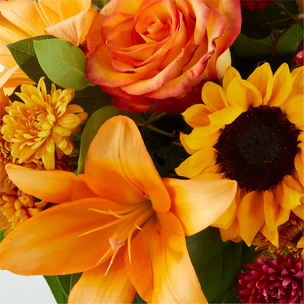 Grateful Centerpiece – QUASTHOFF'S FLOWERS, River Grove IL