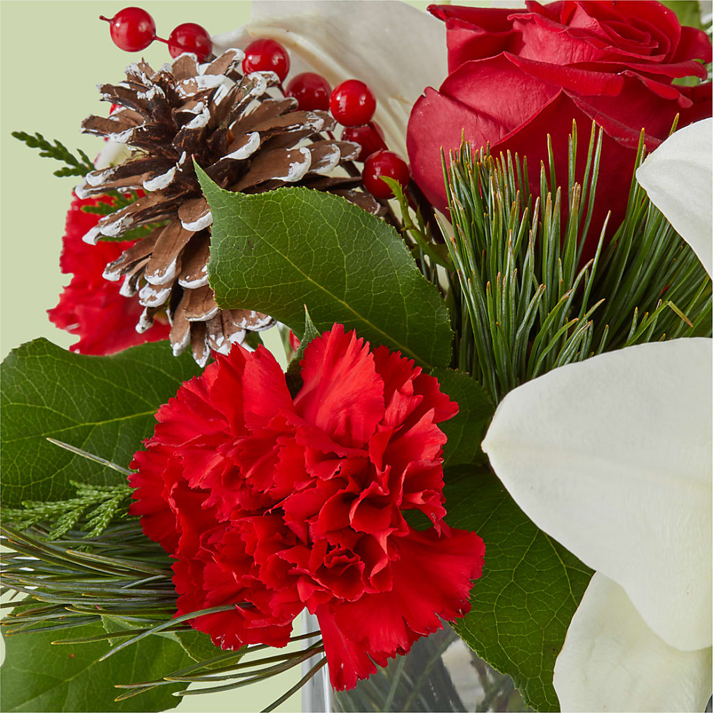 Glistening Icicles Bouquet – QUASTHOFF'S FLOWERS, River Grove IL