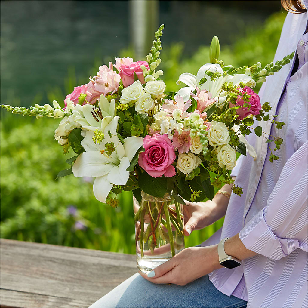 Fondly Bouquet – QUASTHOFF'S FLOWERS, River Grove IL