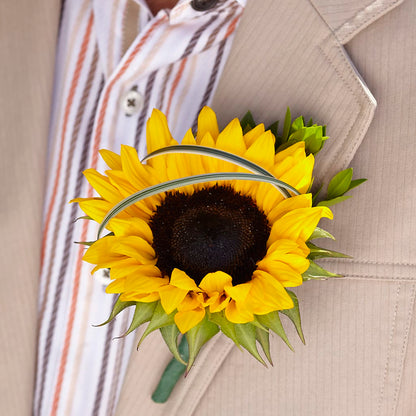 Free Spirit Boutonniere – QUASTHOFF'S FLOWERS, River Grove IL